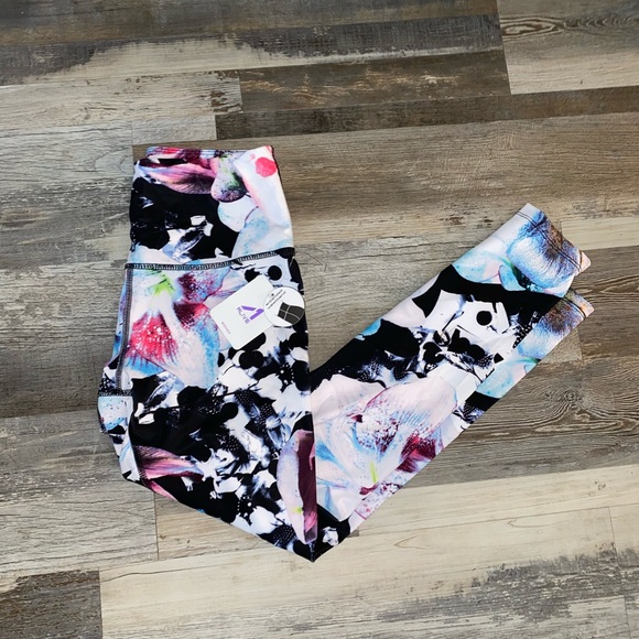 NWT Alive Magnetics Active Capri - Picture 3 of 10